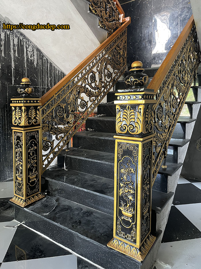 Cầu thang nhôm đúc mẫu hoa hồng